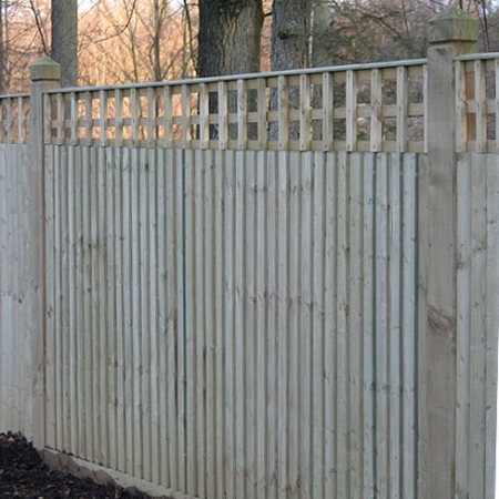 Closeboard Kit form with 300mm trellis installed in garden